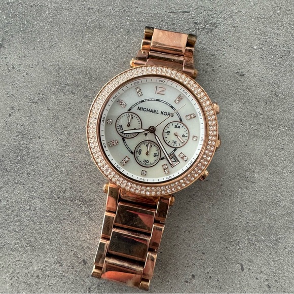 MICHAEL KORS ROSEGOLD WATCH - Picture 6 of 6